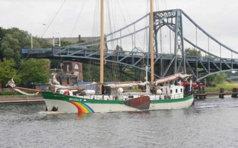 Greenpeace amarre Beluga II au port de Metz