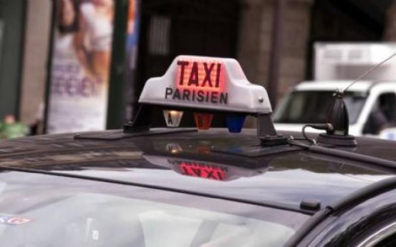 Grogne des taxis :  le gouvernement reporte les immatriculations de VTC