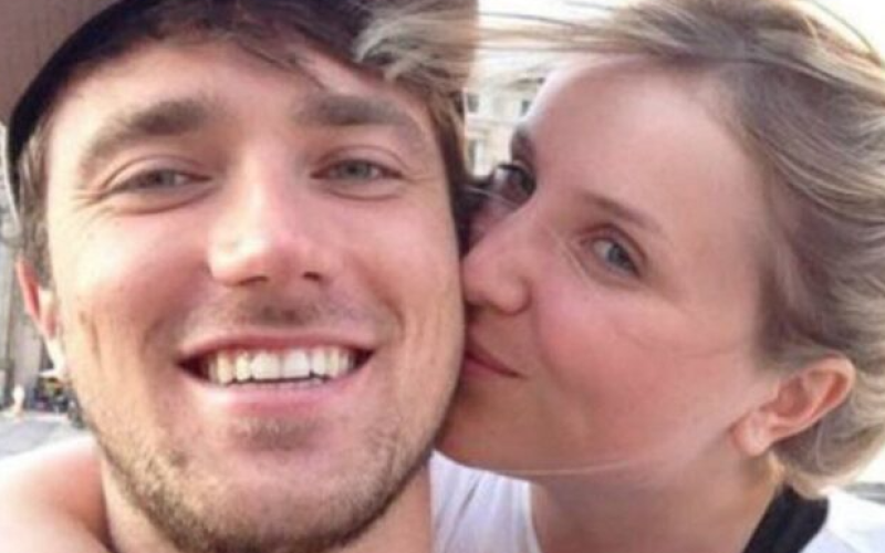 Hommage en fleurs et musique pour Marie et Mathias, victimes du Bataclan