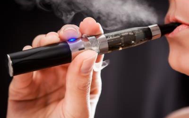 Marisol Touraine veut interdire la cigarette électronique dans certains lieux publics