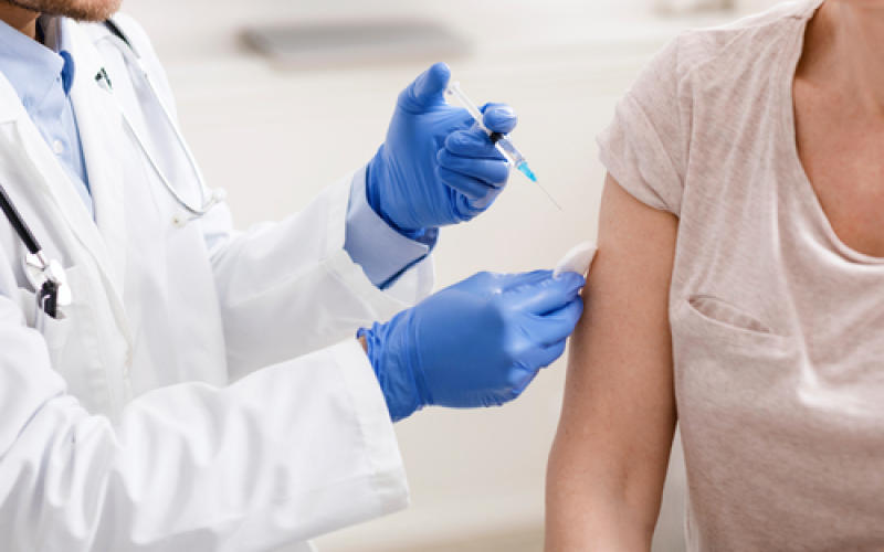 Obligation vaccinale : l’Académie de médecine appelle à "franchir le pas" 