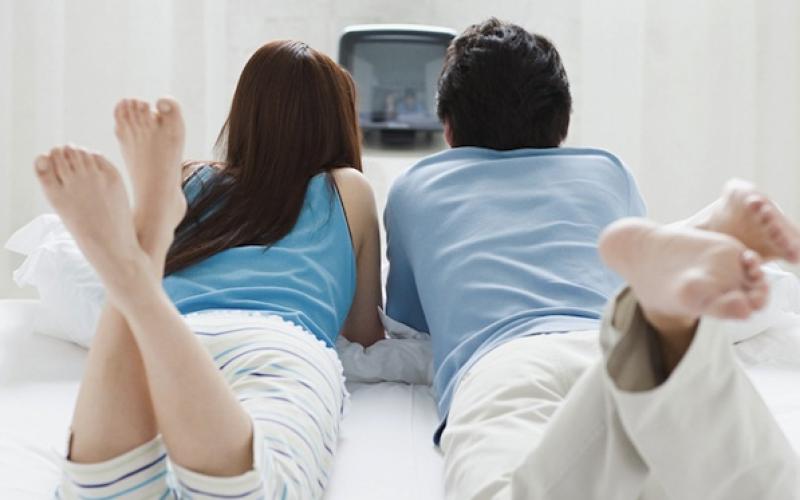 Si vous regardez des séries avec votre moitié, il y a peut être infidélité...