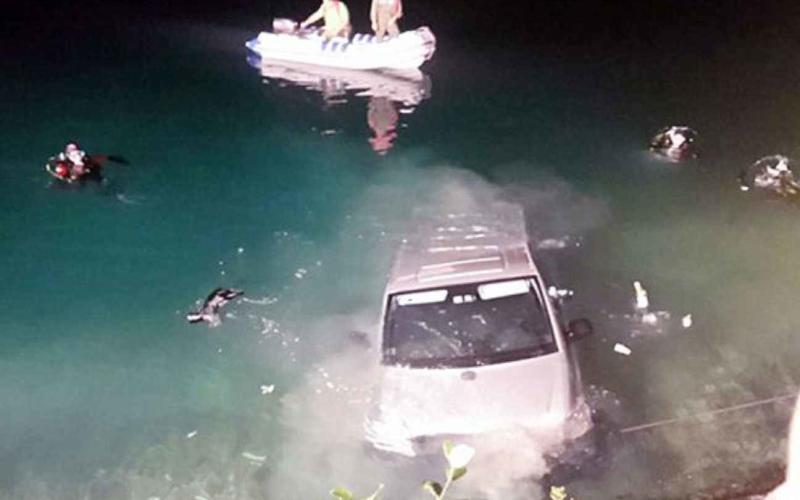 Une partie de jambes en l'air tombe à l'eau