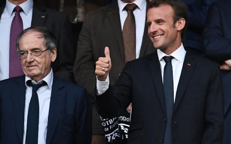 A 9 jours du mondial, Emmanuel Macron s'invite à la table des Bleus