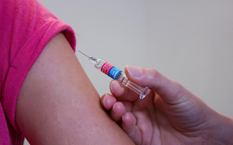 Covid-19 : l'Agence Européenne du Médicament mise sur un vaccin "début 2021"