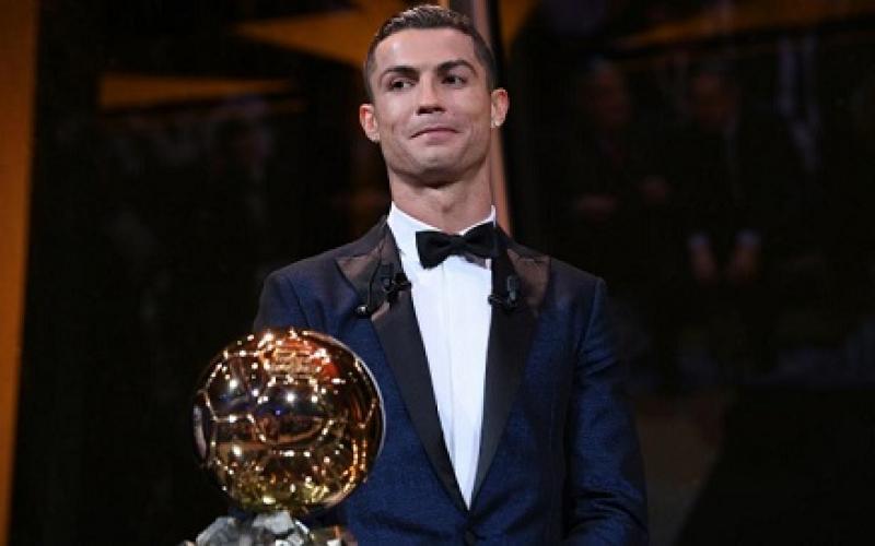 Cristiano Ronaldo puissance 5