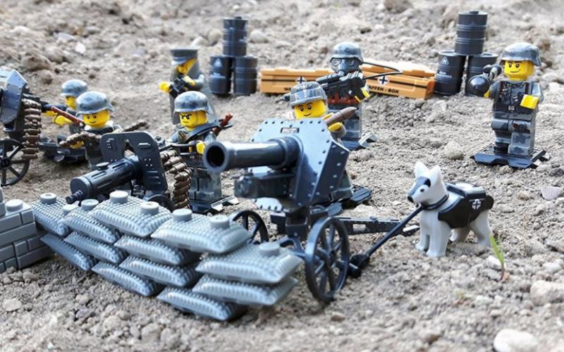 Des figurines Lego habillées en soldats nazis en vente sur Ebay et Amazon