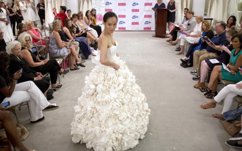 Des robes de mariée en papier toilette
