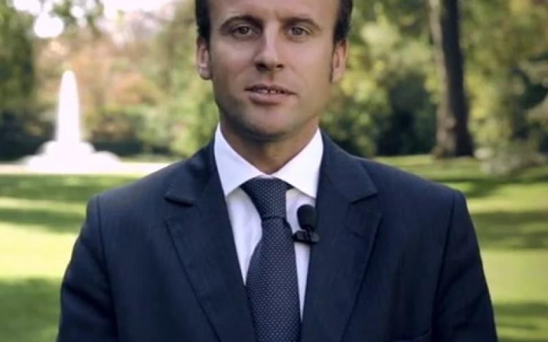 Emmanuel Macron démissionne