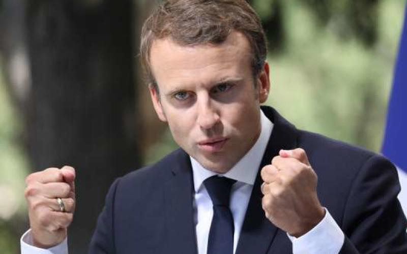 Emmanuel Macron persiste et signe !