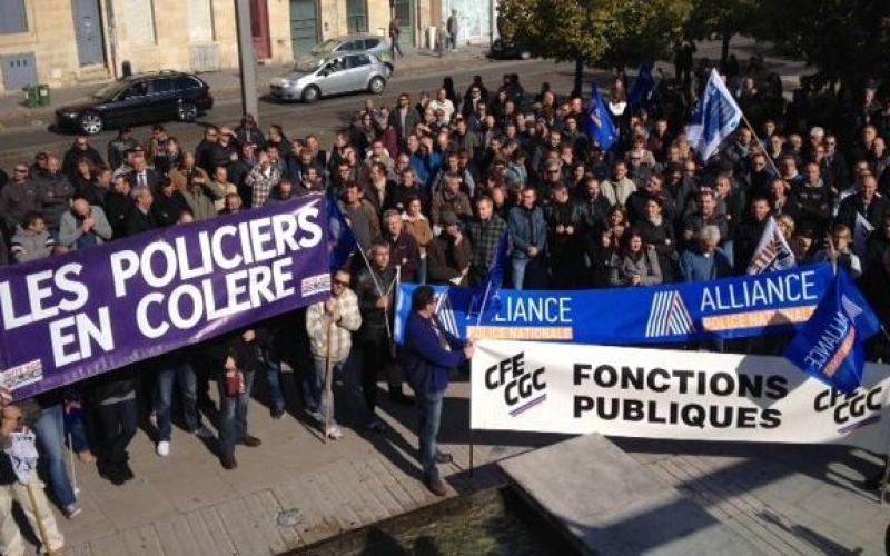 "Haine anti-flic" : les forces de l'ordre dans la rue