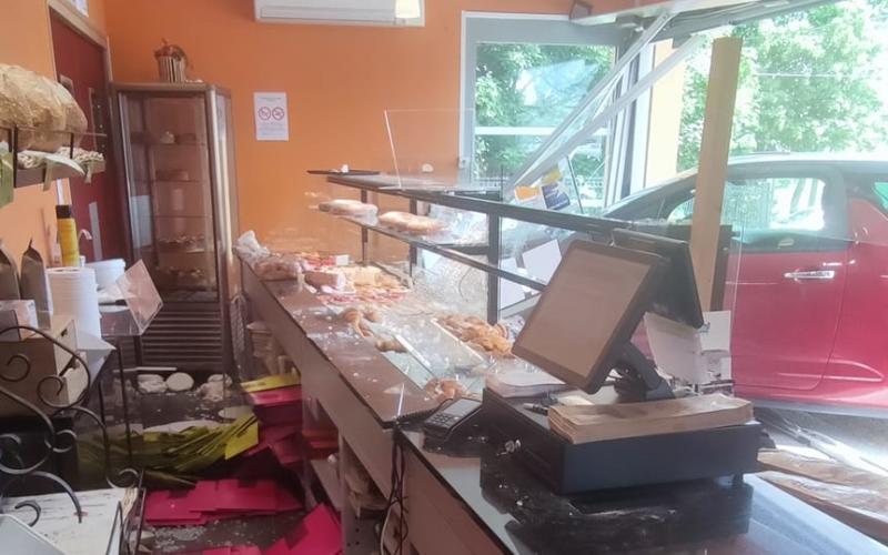 Haucourt-Moulaine : une voiture finit dans la boulangerie