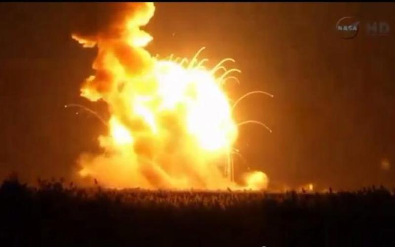 La fusée Antares explose en plein décollage