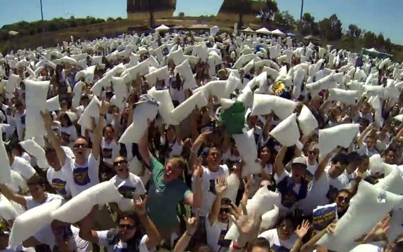 La plus grande bataille d'oreillers au monde