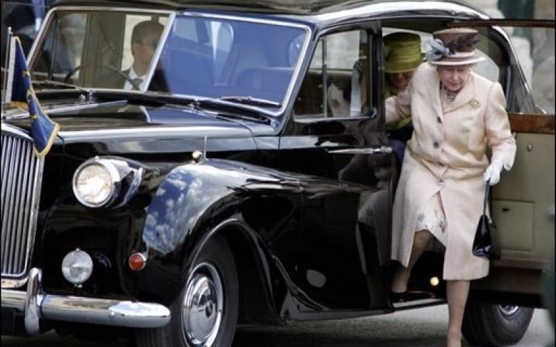 La Reine d'Angleterre cherche un chauffeur