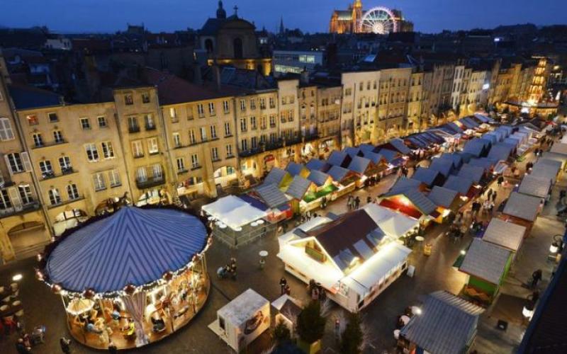 Le marché de Noël de Metz est en plein montage 