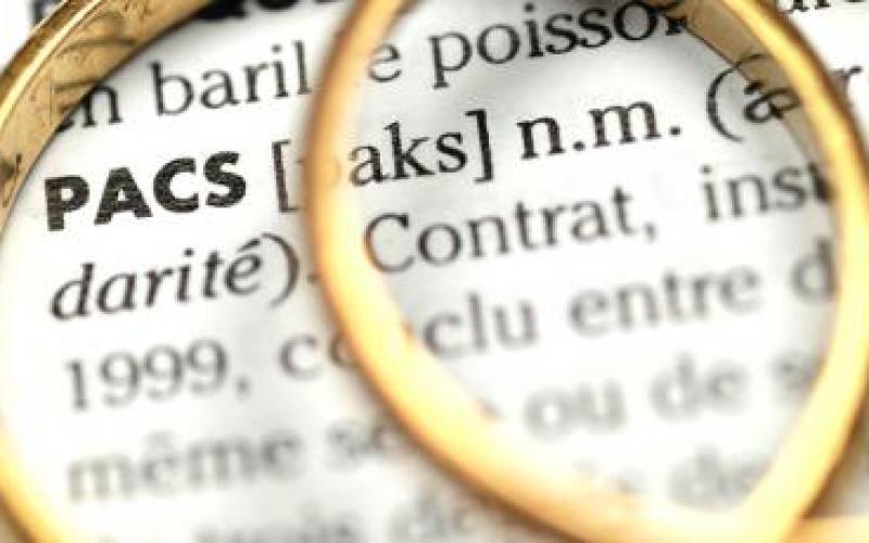 Le PACS pourra se faire en mairie dès le 1er novembre