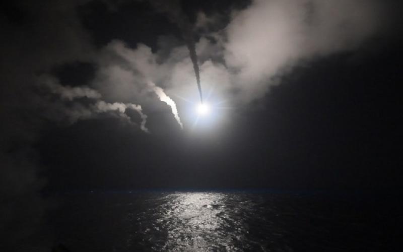 Les Etats-Unis frappent la Syrie, Moscou suspend l'accord avec Washington