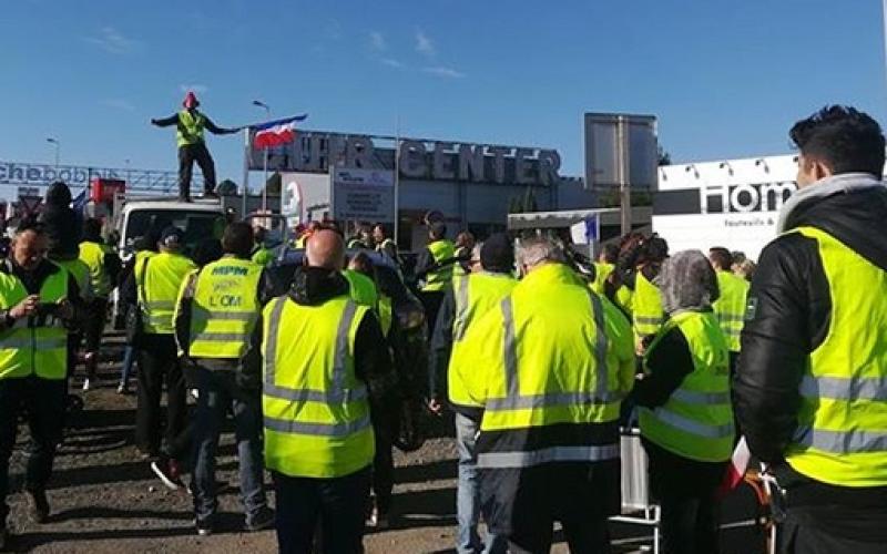 Les "gilets jaunes", déterminés, veulent aller jusqu'au bout