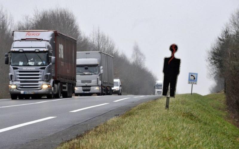 Les "silhouettes noires" pour motards font leur apparition