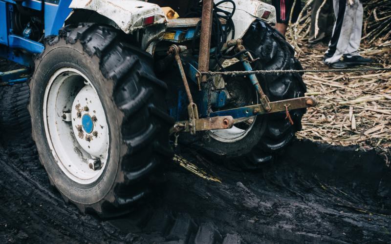 Lorraine : il fonce en tracteur sur l'ambulance, venue à son secours