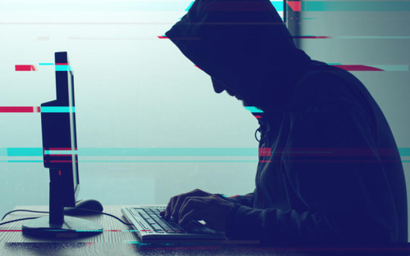 Lorraine : une ado tente de mettre fin à ses jours après avoir été piégée sur la toile