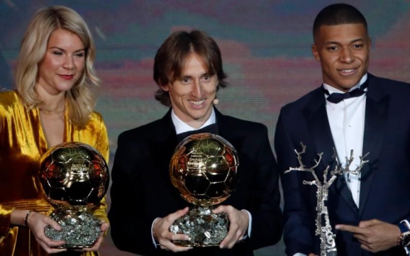 Luka Modric chipe le Ballon d'Or à nos champions du monde !