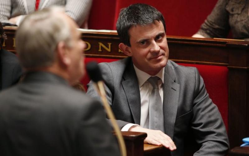 Manuel Valls promet une baisse des impôts