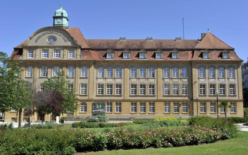 Metz : les personnels du lycée Georges de la Tour enterrent l’Éducation Nationale