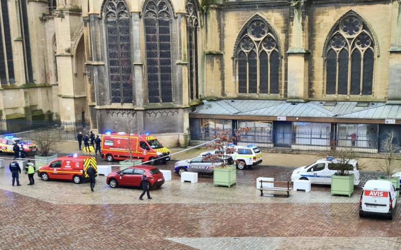 Metz : une femme agressée au couteau, place d'Armes