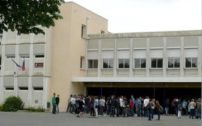 Meuse : manifestation contre la fermeture de 3 collèges 
