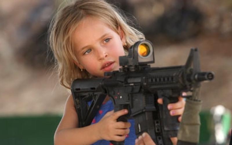 Moselle : des enfants armes à la main à l'école lors d'un "atelier découverte"