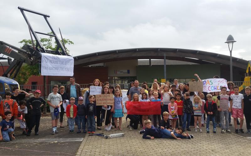 Oeutrange : les parents d'élèves protèstent contre la fermeture d'une classe de primaire