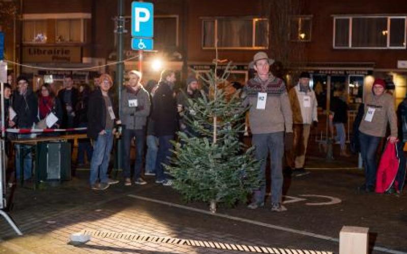 Oui, le championnat de lancer de sapin existe !