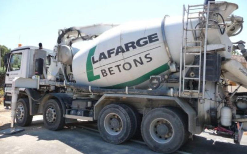 Paris: des bouteilles d'essence avec un dispositif d'allumage retrouvées sous des camions