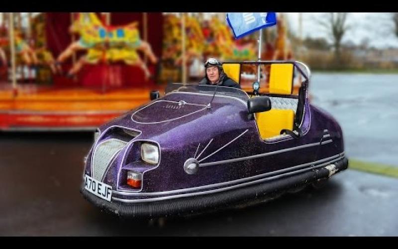 Son auto-tamponneuse roule à 120km/h