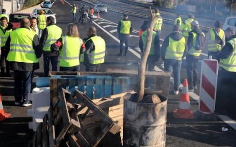 Un chauffeur routier grièvement blessé par un gilet jaune dans la Meuse