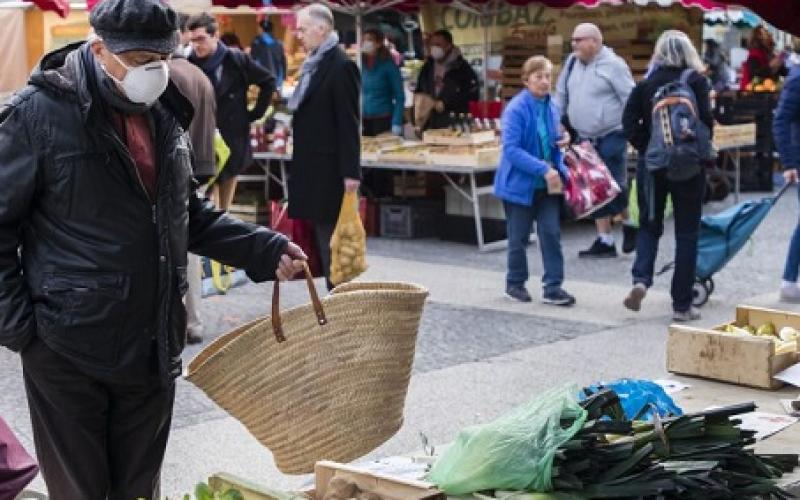 Un quart des marchés alimentaires rouvrent dans toute la France