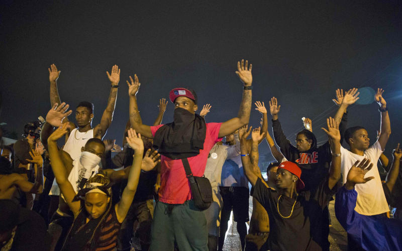 USA : la ville de Ferguson s'embrase après la non-inculpation d'un policier blanc