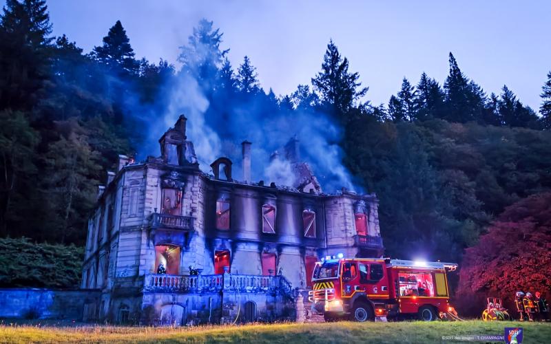 Vosges : un château du XIXe siècle, dévoré par les flammes