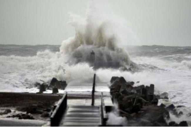 190 000 foyers privés d'électricité après le passage de Dirk