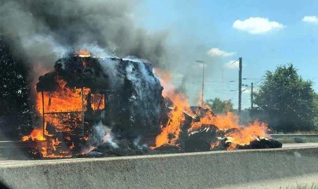 A31 : un camion en feu sur l'A31.