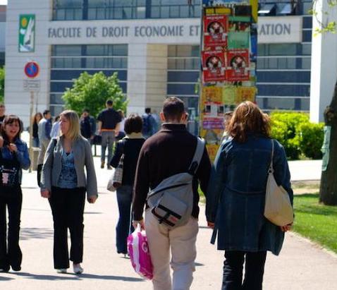 Campus du Saulcy à Metz : un point information juridique pour les étudiants