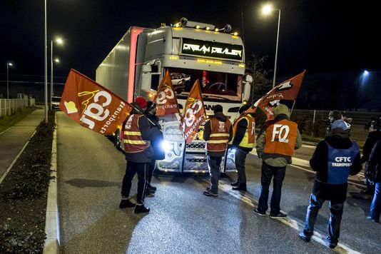 Chauffeurs routiers en grève: opération escargot sur tout le territoire