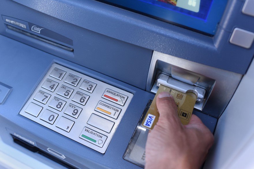 Des malfaiteurs interpellés après avoir détourné des distributeurs de billets.