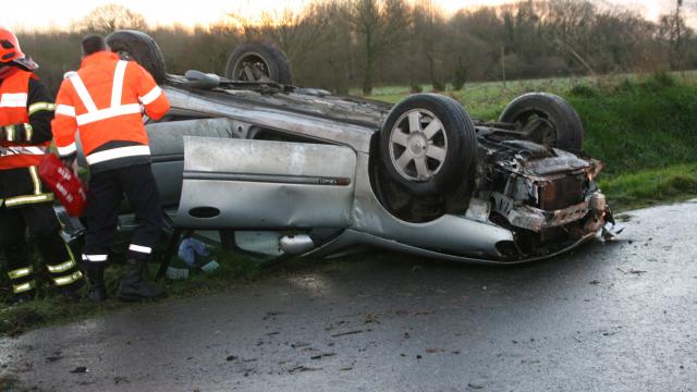 Fains-les-sources (55) : Voiture retournée et deux blessés