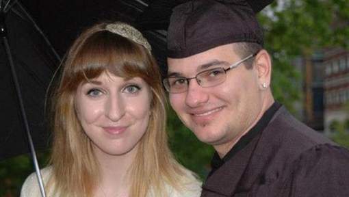 Il met en scène sa propre mort