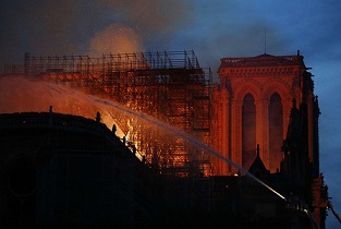 Incendie à Notre-Dame : un élu ne croit pas à la thèse de l'accident