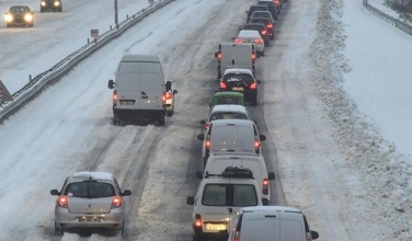 La neige fait son grand retour en région et impacte les transports