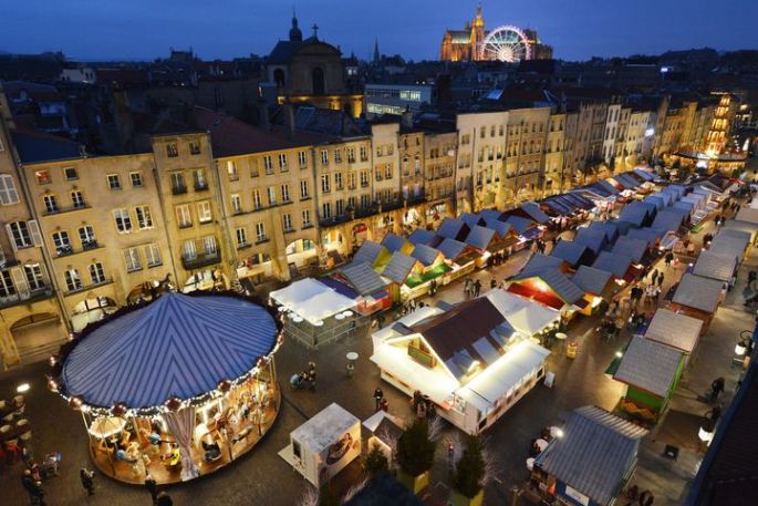 Le marché de Noël de Metz est en plein montage